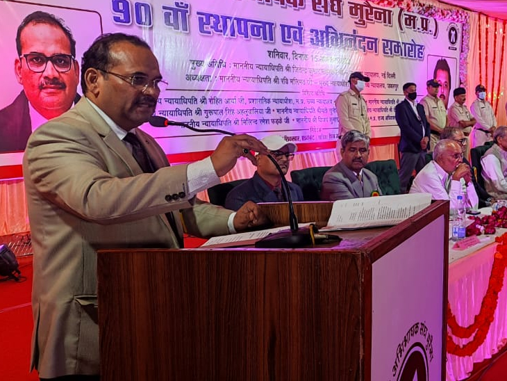 स्थापना दिवस पर बोलते सुको जस्टिस जितेंद्र माहेश्वरी। - Dainik Bhaskar