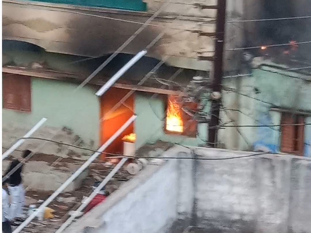 रामनवमीं पर में दंगे भड़क गए थे। असामाजिक तत्वों ने घरों को निशाना बनाया और आग लगा दी थी। इसके बाइ कई लोगों ने ट्रिब्यूनल में शिकायत कर नुकसान की भरपाई के लिए आवेदन दिया था।