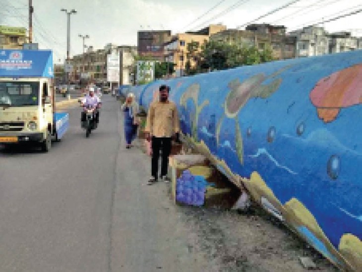 कोलार की पुरानी लाइन, केरवा की नई लाइन, सीवेज लाइन के साथ बिजली लाइन भी बाधा। - Dainik Bhaskar