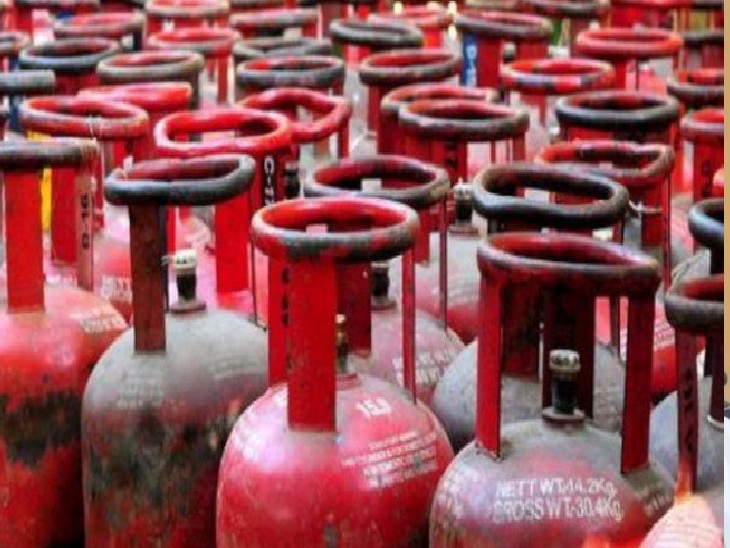 14 domestic gas cylinders seized from illegal refilling shop and sweets