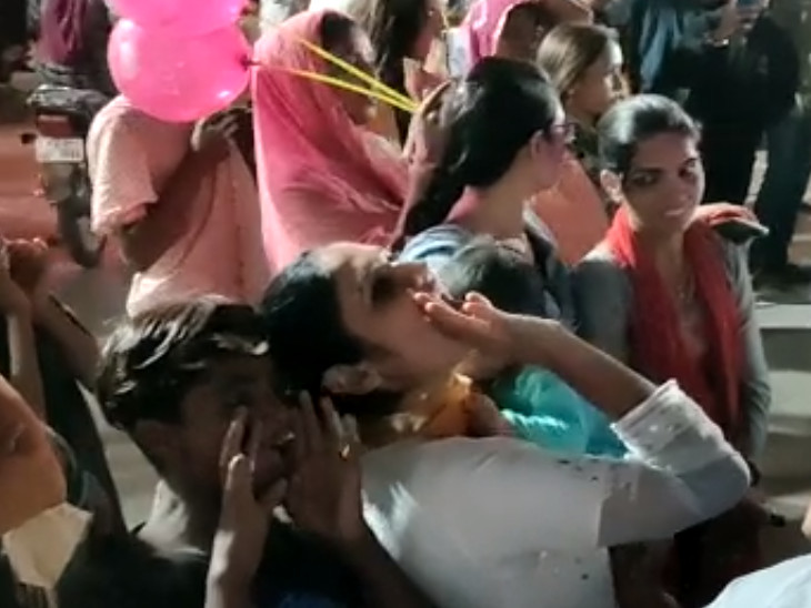मेले से पहले देश के अलग-अलग हिस्सों से लोग पुष्कर पहुंचे।
