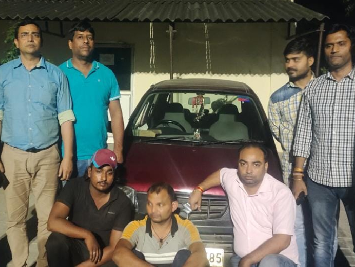 पुलिस ने तीनों अभियुक्त पकड़ लिए हैं और घटना में प्रयुक्त कार बरामद कर ली है।