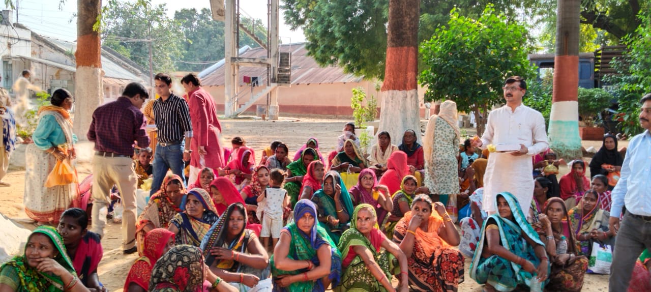 Diwali celebrated with prisoners in jail Smart black board given by