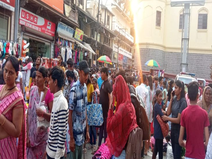भीड़ का यह नजारा।