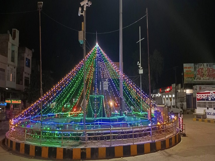 सवाई माधोपुर के हम्मीर सर्किल पर की गई सजावट और लाइटिंग।