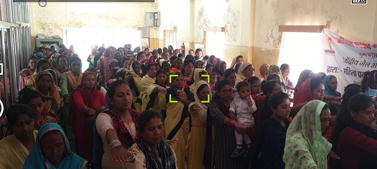 कार्यक्रम में महिला कैदियों ने कलयुगी नरकासुर का वध करने का संकल्प लिया।
