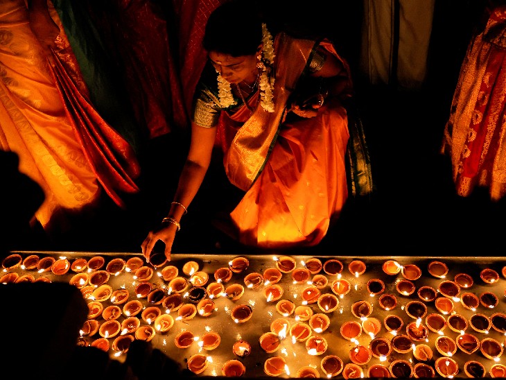 दिवाली के मौके पर श्रीलंका के पोन्नम्बलवनेश्वरम मंदिर से ऐसी तस्वीरें सामने आईं।