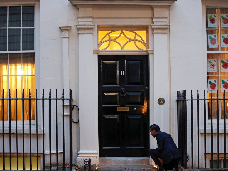 ऋषि सुनक ने लंदन में दीये जलाकर दिवाली मनाई।