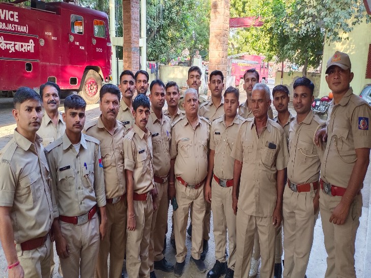दीपावली को देखते हुए फायर ब्रिगेड टीम के कर्मचारी पूरी तरह से अलर्ट मोड पर है।