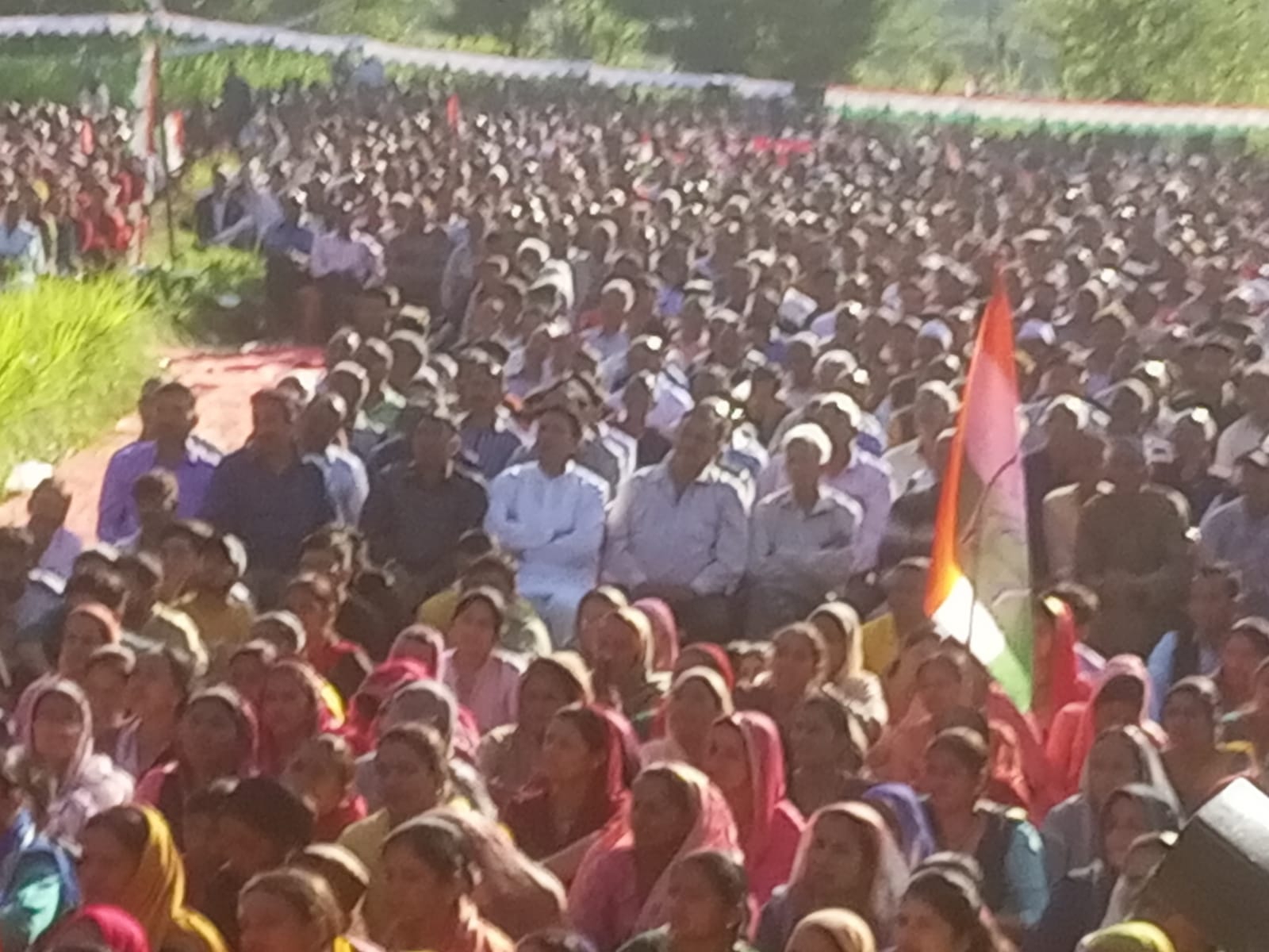 कांग्रेस प्रत्याशी चंद्रशेखर के नामांकन कार्यक्रम में उमड़ी भीड़। - Dainik Bhaskar