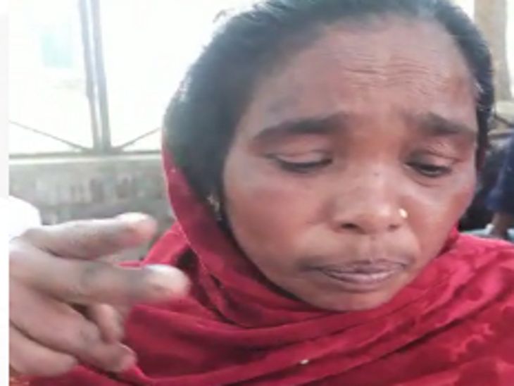 महेश की मां ने बताया कि उन्होंने मुझे दूर फेंका और बेटे के दिल पर चाकू घोंप दिया। चाकू से कई बार वार किए। इससे बेटे ने दम तोड़ दिया।