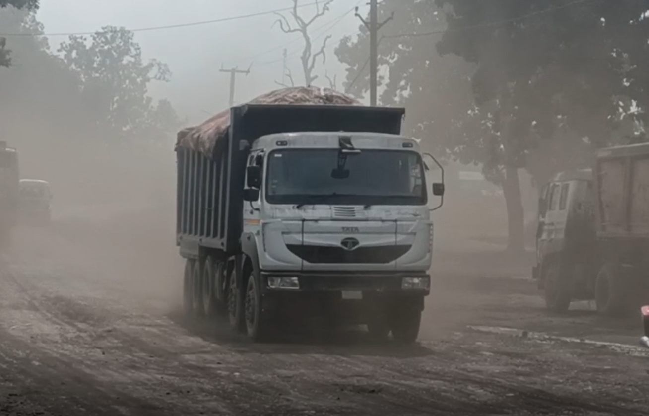 सिंगरौली देश में प्रदूषण के मामले में टॉप-10 सूची में शामिल है। यहां लगातार हो रहे प्राकृतिक दोहन से वायुमंडल का भी संतुलन बिगड़ चुका है।