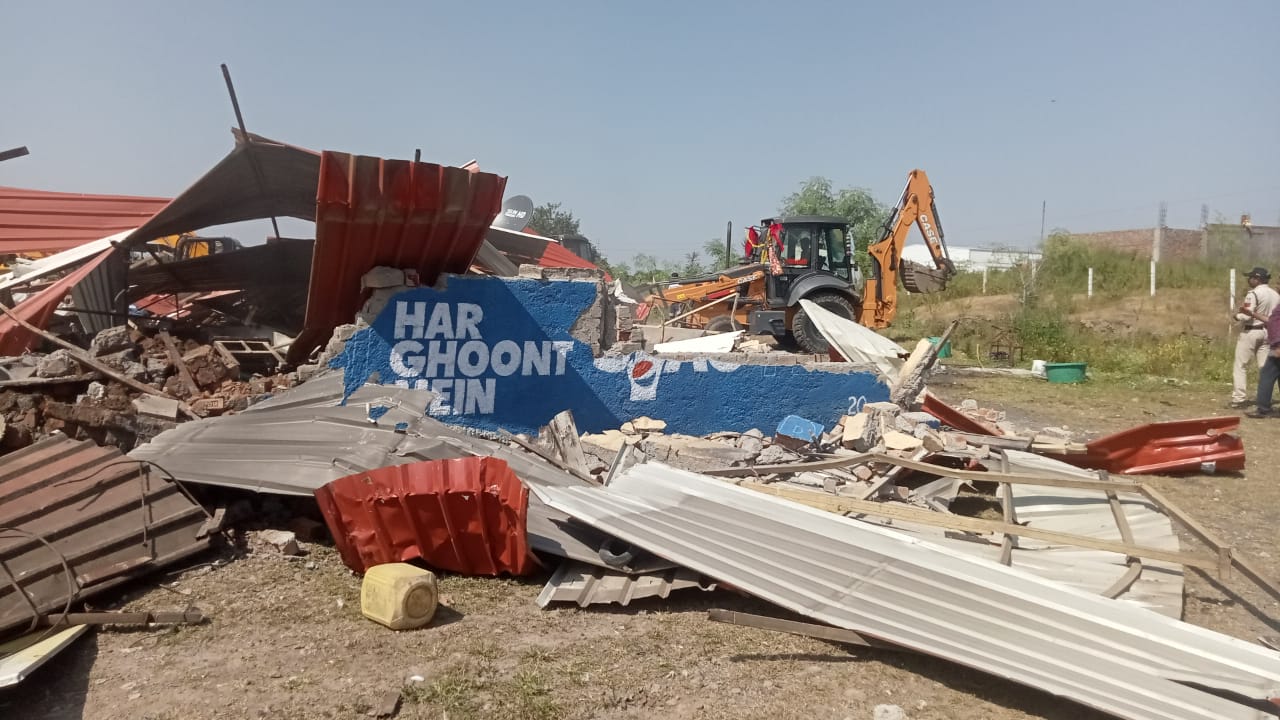 आरोपियों द्वारा भोपाल रोड पर ढाबा संचालित किया जाता था। जिसे जिला प्रशासन ने ध्वस्त करा दिया। इसके बाद आक्रोशित लोगों ने बीएनपी थाने के सामने चक्काजाम कर आरोपियों के मकान भी ध्वस्त करने की मांग की।