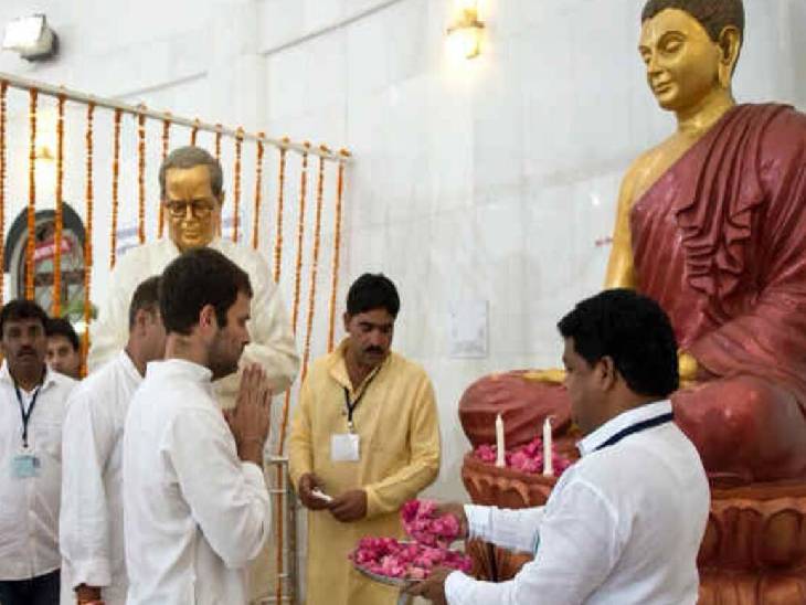 ये तस्वीर 2015 की है। तब राहुल गांधी डॉ. अंबेडकर की जन्मस्थली महू में उनकी 125वीं जयंती के उपलक्ष्य में आए थे। यहां आयोजन श्रृंखला की शुरुआत करते हुए राहुल ने जातिवाद को देश की तरक्की में बाधक बताया था।