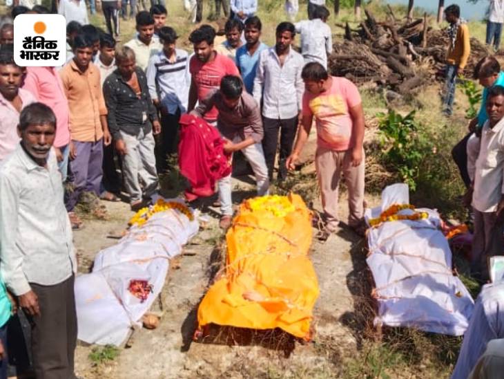 मां-बाप और छोटे भाई को घर के बड़े बेटे ने मुखाग्नि दी। केशुराम की मां का भी रो-रोकर बुरा हाल है।