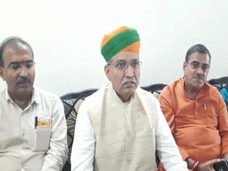 पत्रकार वार्ता में केंद्रीय मंत्री अर्जुनराम मेघवाल।