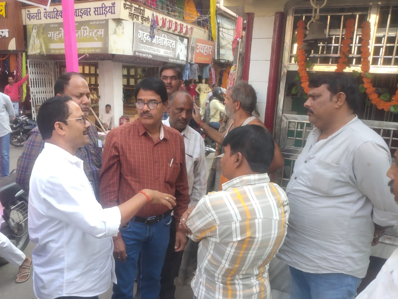 लोगों ने कहा कि भगवान के ऊपर किसी का निवास नहीं बनाया जाता।