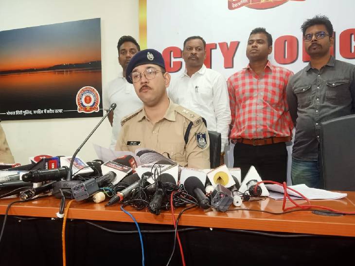 डीसीपी अमित कुमार ने प्रेस कॉन्फ्रेंस में पूरे मामले का खुलासा किया।
