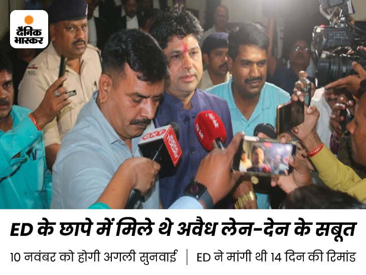 Suryakant Tiwari reached Raipur court Wanted in ED case कोर्ट परिसर से सूर्यकांत तिवारी