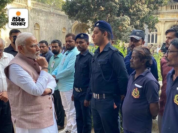 PM मोदी ने बचाव कार्यों में शामिल लोगों से बातचीत की और हादसे की जानकारी ली।