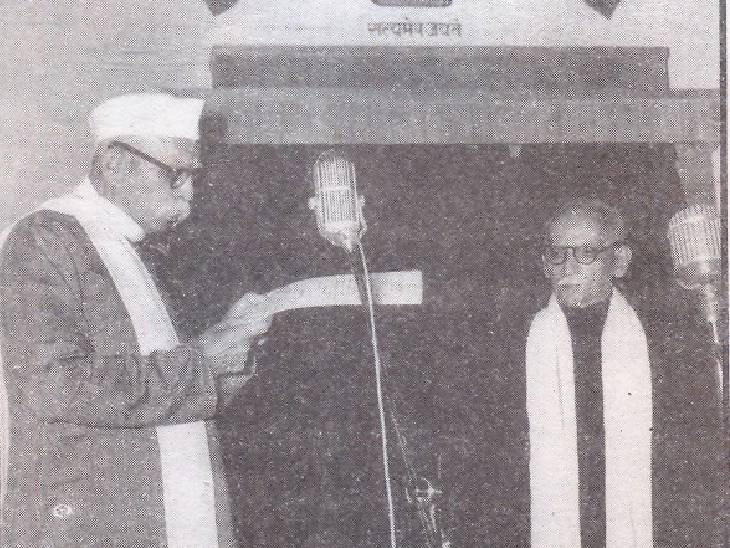 1 नवंबर 1956 को प्रदेश के पहले राज्यपाल पट्टाभि सीतारमैया ने मध्यप्रदेश के पहले मुख्यमंत्री पंडित रविशंकर शुक्ल को पद और गोपनीयता की शपथ दिलाई।