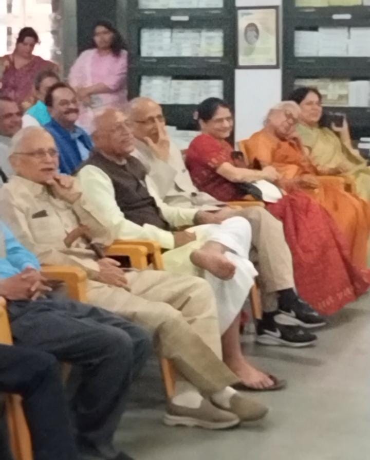 सम्मान समारोह में मौजूद पूर्व सांसद रघुनंदन शर्मा।