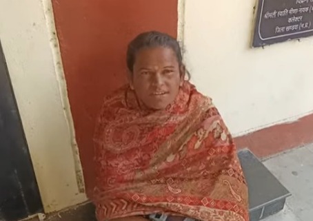 लूट की आरोपी महिला, जिसे महाराष्ट्र ने खंडवा लाकर सराफा व्यापारी की पहचान कराई।