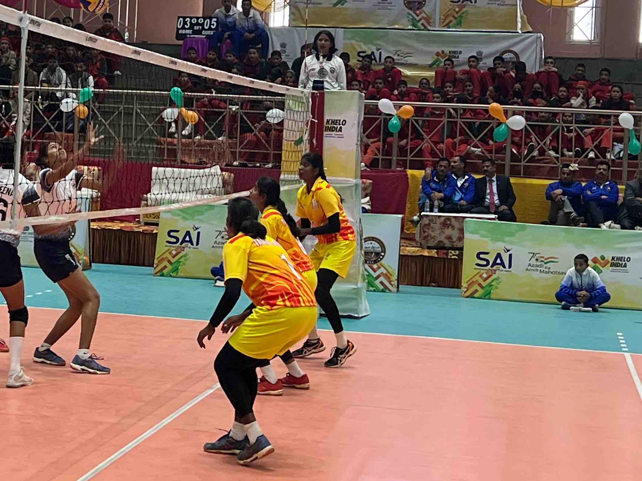 Shimla National level in Rohru Play India's women's junior volleyball