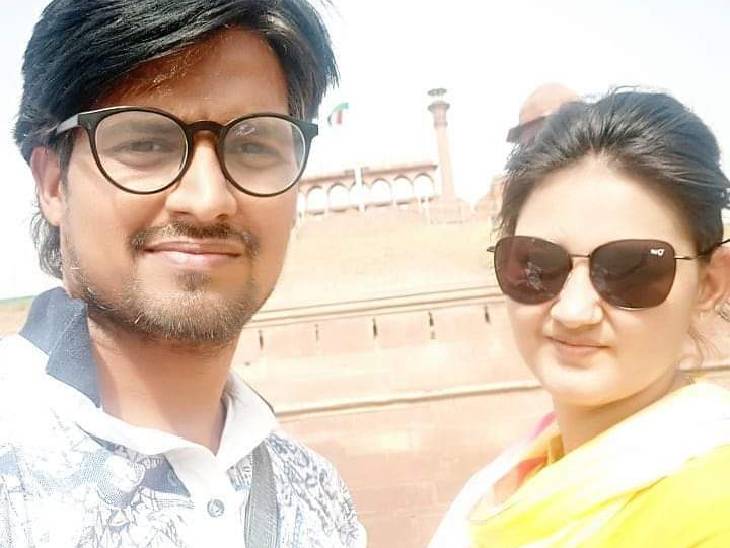 पति उत्तम के साथ करुणा।