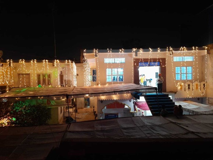 गुरुद्वारा माता साहिब कौर में सजावट की गई है। यहां माता साहिब कौर के प्रकाश पर्व पर आयोजन होगा। - Dainik Bhaskar