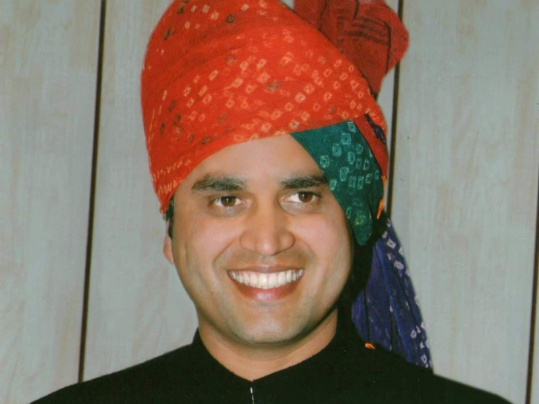 विशेष शर्मा, पूर्व जवान और कैद, मौसम सदर।