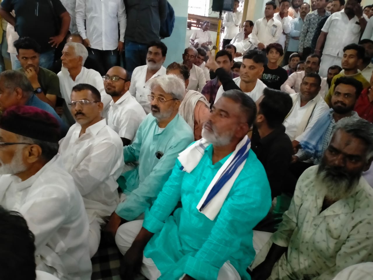 प्रदेश प्रभारी के सामने हंगामा व नारेबाजी करने वाले इकबाल कुरैशी और लव जोशी।