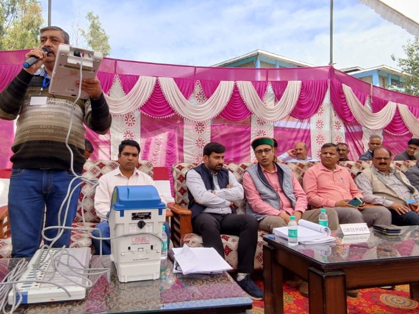 बिजली को ईवीएम की जानकारी और वीवी-पैट की बिजली। - दैनिक भास्कर