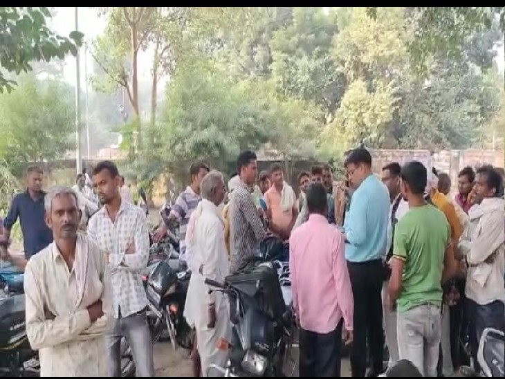 पीएम हाउस पर मजूद परिजन