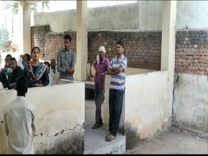 परिजन पीएम हाउस पर