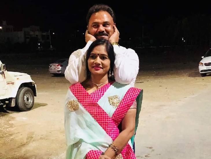 करुणा ने अपने सुसाइड नोट में प्रमिला और उसके पति हेमंत अत्रिवाल का नाम भी लिखा है। करुणा की मौत के बाद से दोनों फरार हैं। वे लगातार करुणा को परेशान कर रहे थे। करुणा ने जुलाई में इनके खिलाफ थाने में शिकायती आवेदन भी दिया था। करुणा एक रिश्तेदार का कहना है कि 3 दिन पहले भी उसके पास धमकी भरा फोन आया था।