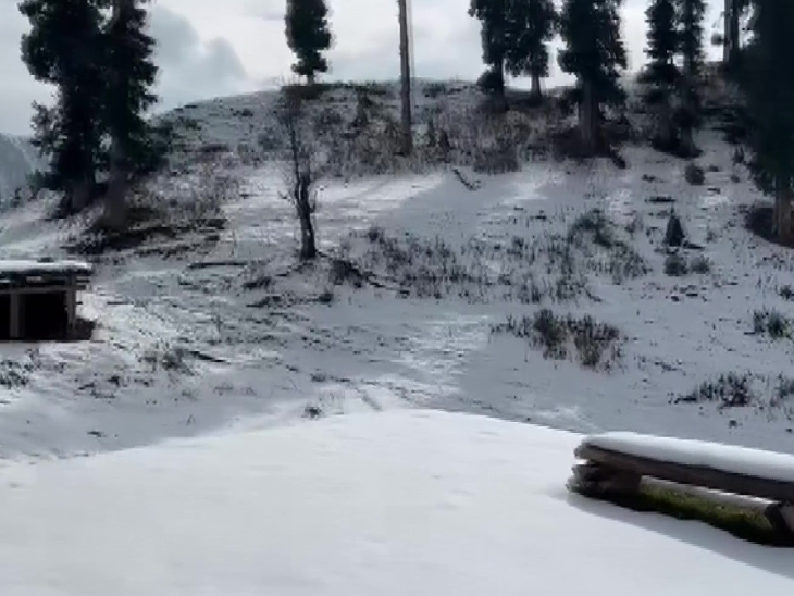 कई इलाकों में बर्फबारी के साथ बारिश भी हुई।