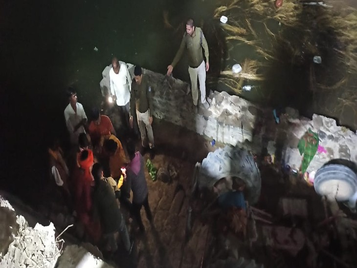 हादसे के बाद राहत कार्य में जुटा पुलिस बल।