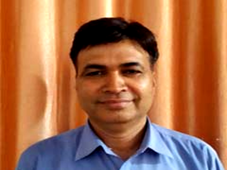 प्रोफेसर शर्मा के अनुसार- टेलिस्कोपिक लेंस या दूरबीन के जरिए भी इस घटना को देखा जा सकता है। वैज्ञानिक दृष्टिकोण से चंद्र ग्रहण देखने का कोई नुकसान नहीं है। न ही यह किसी भी तरह विनाशकारी या अशुभ है।''