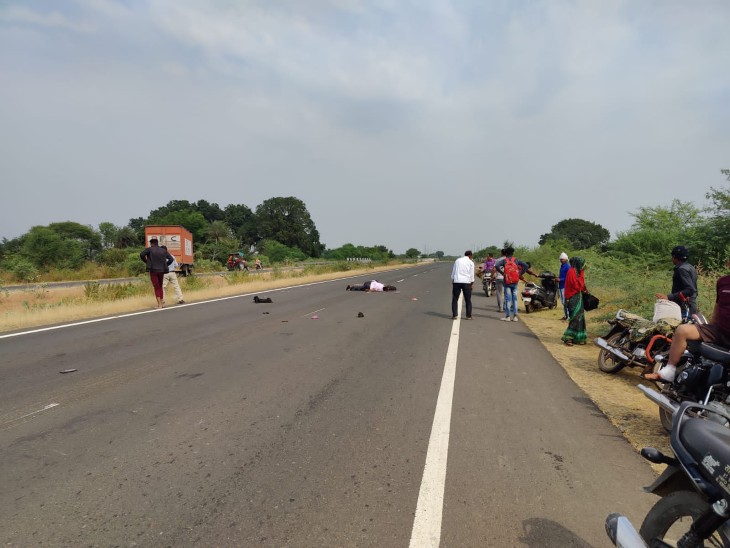 मौके पर किसी ने वाहन को टक्कर लगते नहीं देखा।