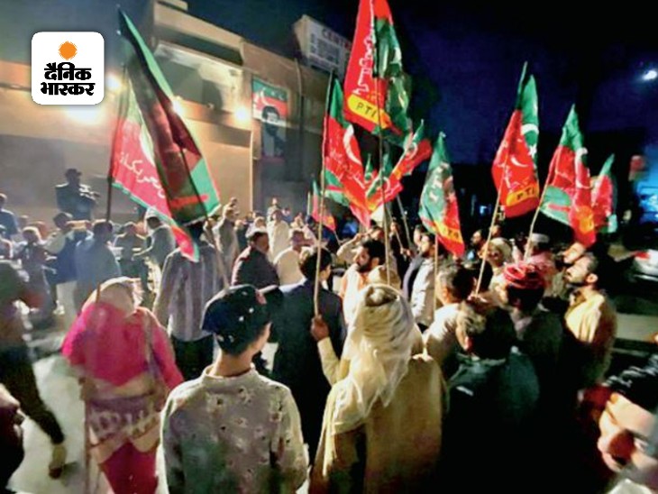 लाहौर में PTI समर्थकों ने गवर्नर हाउस घेरा।