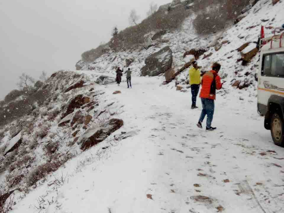 स्टाफ़ पार्टी के कर्मचारी विशेष रूप से लागू होते हैं। - दैनिक भास्कर