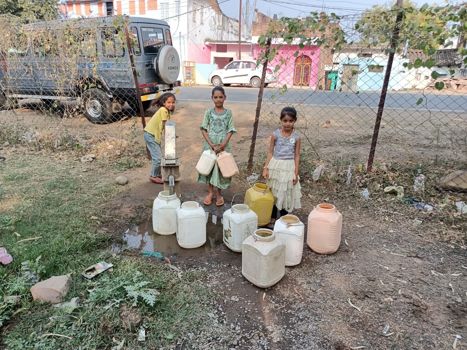 लोगों की पहुंच से दूर हुआ पेयजल, नलों में महीनों से नहीं आ रहा पानी