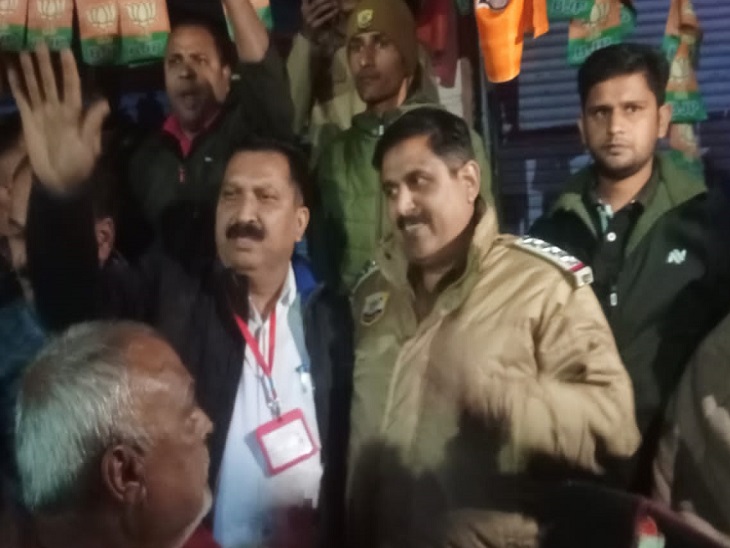 बेजनाथ में मुल्ख राज प्रिये की दुकान से 14 लम्मा में हल्के होने के बाद हल्के होने वाले दर्द वाले अधिकारी