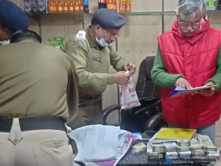 बेज में मुल्ख राजभक्त की दुकान से 14 लाख मि