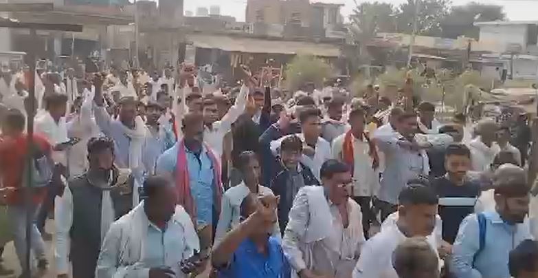 विजयपुर के निलंबित सीईओ बलवीर सिंह कुशवाह के समर्थन में कुशवाह समाज ने गुरुवार को रैली निकालकर भाजपा नेताओं के खिलाफ FIR की मांग की थी।