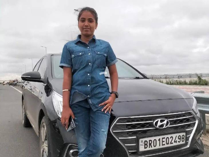आरोपी अभिषेक पाटीदारी ने सोशल मीडिया पर लग्जरी कार के साथ भी फोटो अपलोड की है। दूसरे फोटो में शिल्पा झारिया भी दूसरी कार के दिख रही है। दोनों गाड़ियों के VIP नंबर BR01FU2498 और BR01EQ2498 हैं।