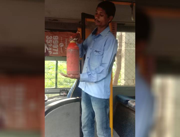 अग्निशमन यंत्र का इस्तेमाल करना भी सिखाया जाता है।