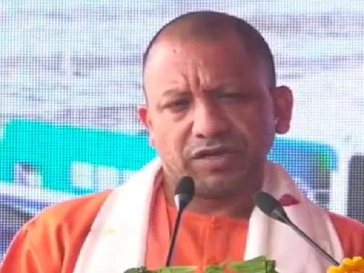 कार्यक्रम को संबोधित करते हुए मुख्यमंत्री योगी आदित्यनाथ।