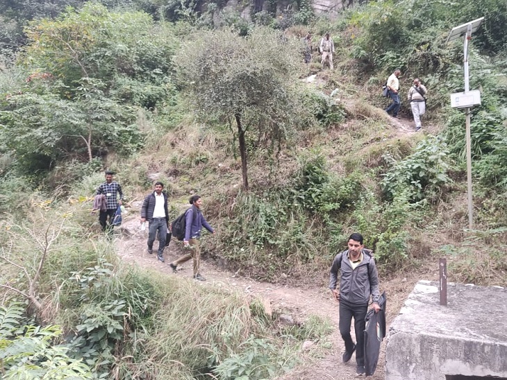 करसोग में 5 शाखाएं कर रहे हैं।